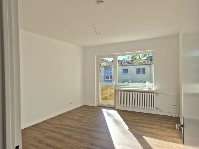 Frisch renovierte 3-Zimmer-Wohnung mit Südbalkon, ruhiger Lage & guter Anbindung — photo 1